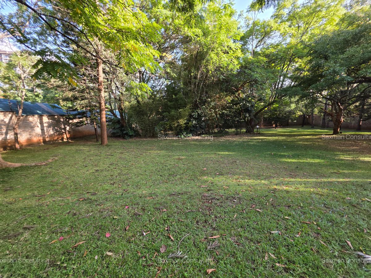 4 Bed House with En Suite in Lavington - 19