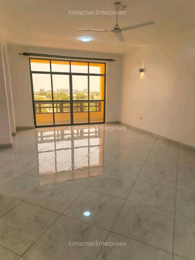 3 Bed Apartment with En Suite at Off Links Road - 1