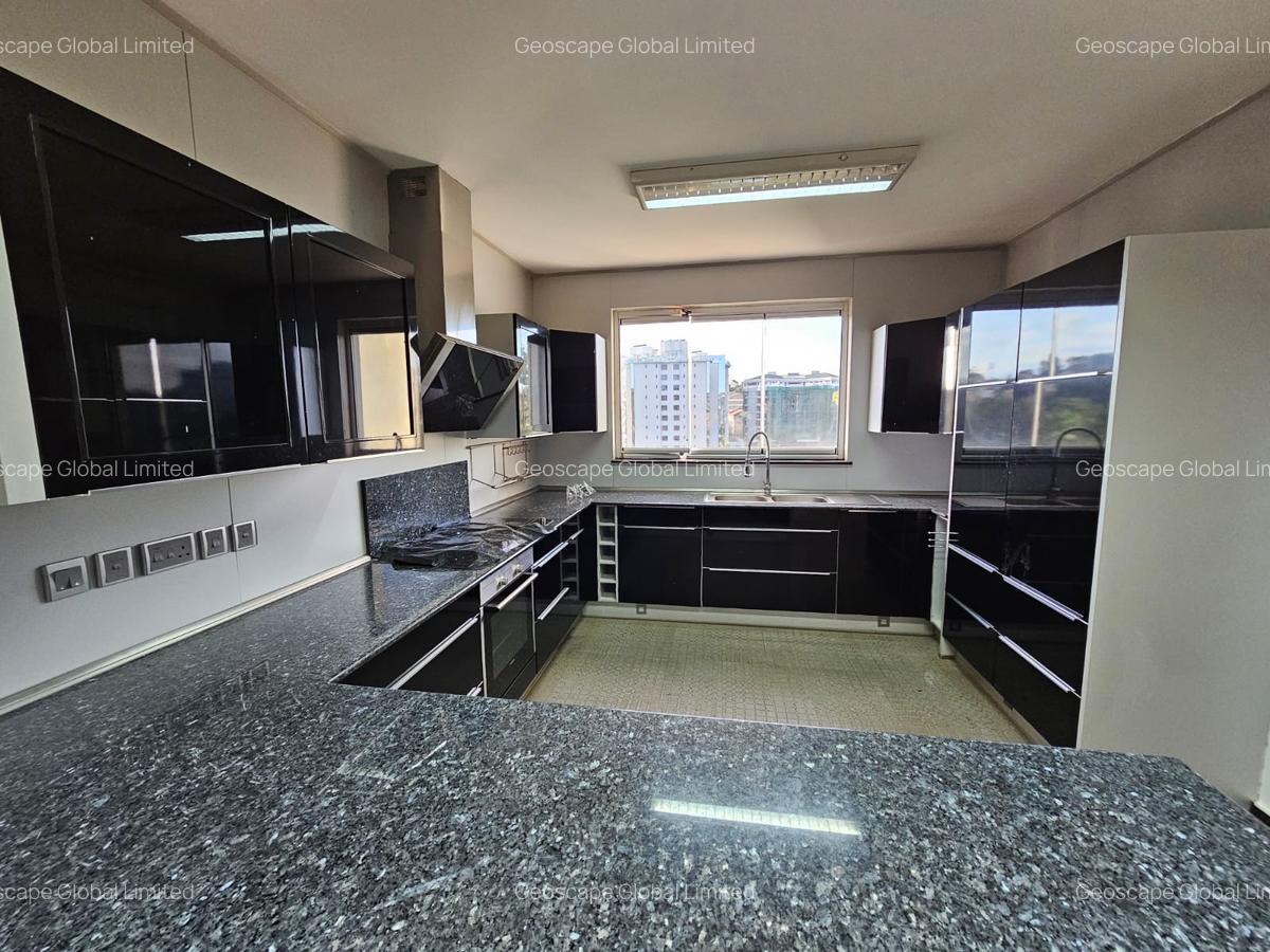 3 Bed Apartment with En Suite in Riverside - 7