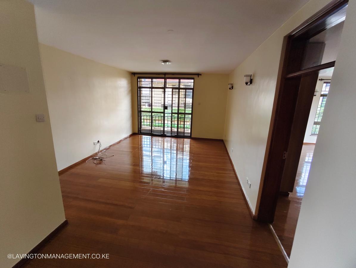 5 Bed Townhouse with En Suite at Lavington - 11