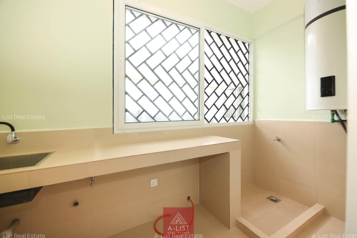 4 Bed Apartment with En Suite at 4Th Parklands - 14