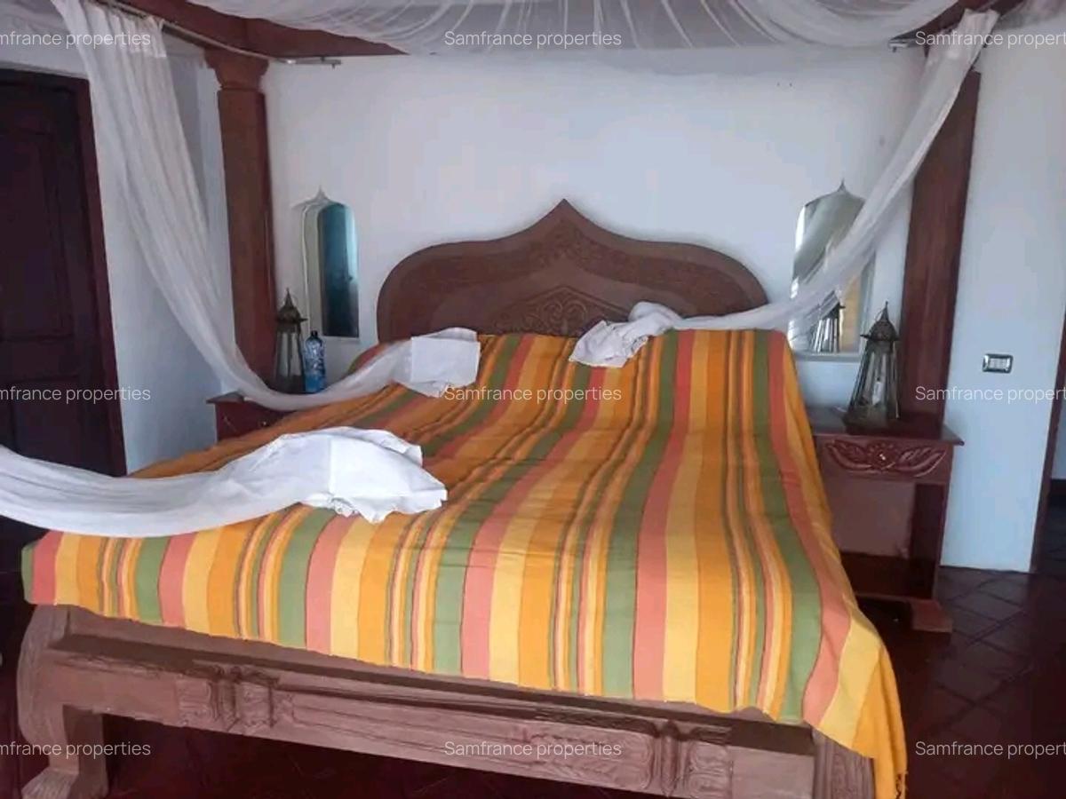 5 Bed Townhouse with En Suite at Bofa - 5