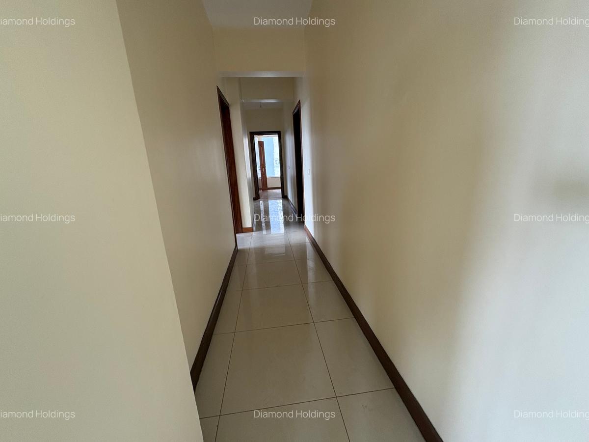 4 Bed Apartment with En Suite in Parklands - 10