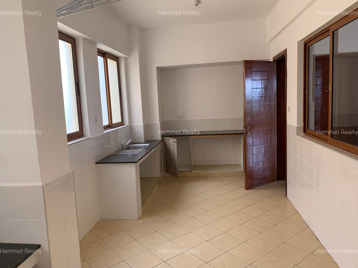 3 Bed Apartment with En Suite in Lavington - 12