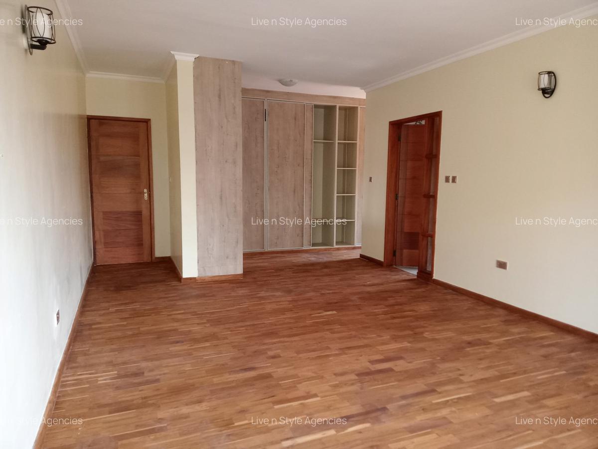 5 Bed House with En Suite in Runda - 13