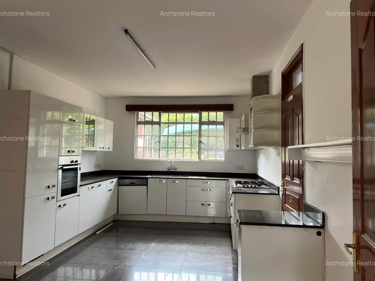 4 Bed Townhouse with En Suite in Rosslyn - 8