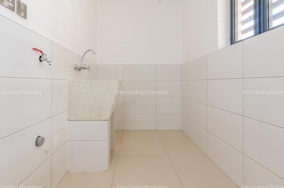 2 Bed Apartment with En Suite in Thika Road - 5