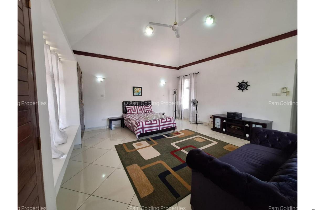 4 Bed Townhouse with En Suite in Nyali Area - 8