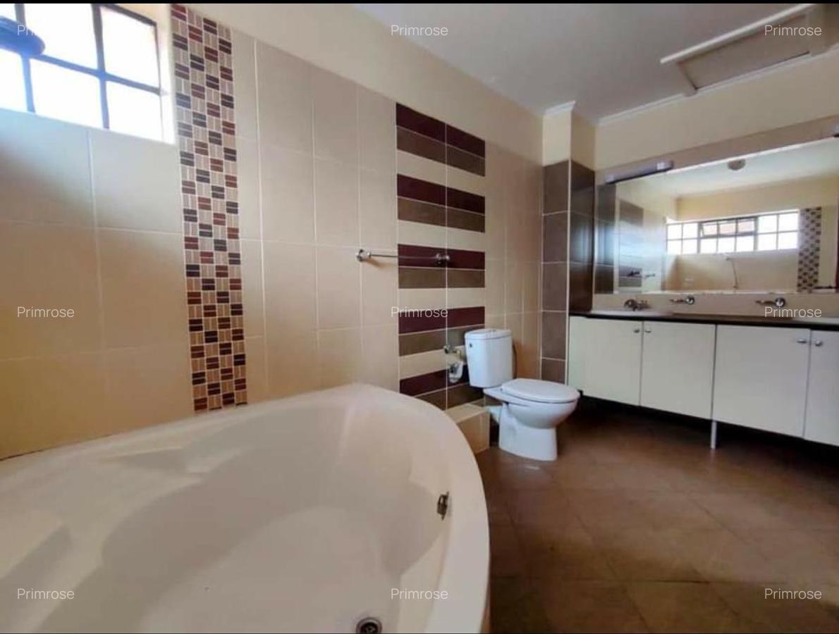 4 Bed Townhouse in Spring Valley - 7