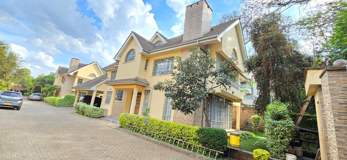 5 Bed Townhouse with En Suite at Lavington - 2