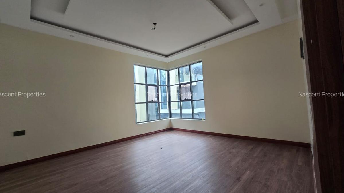 5 Bed Villa with En Suite in Lavington - 6