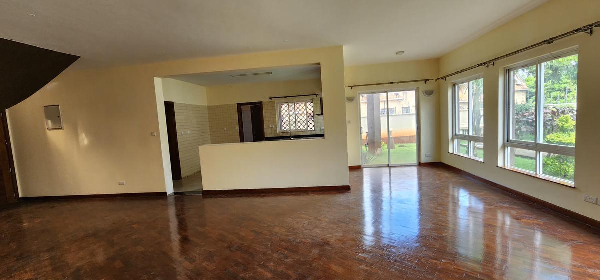 5 Bed House with En Suite in Lavington - 7