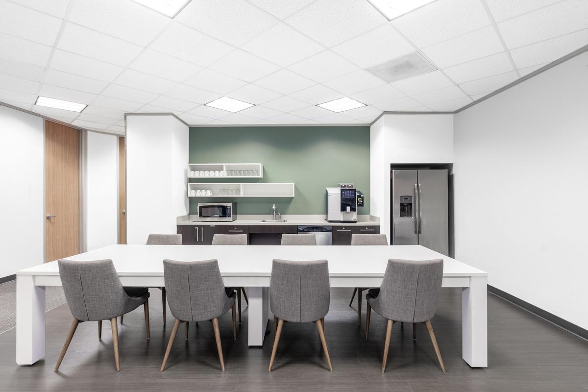 Furnished 30 m² Office with Service Charge Included at Links Road - 5