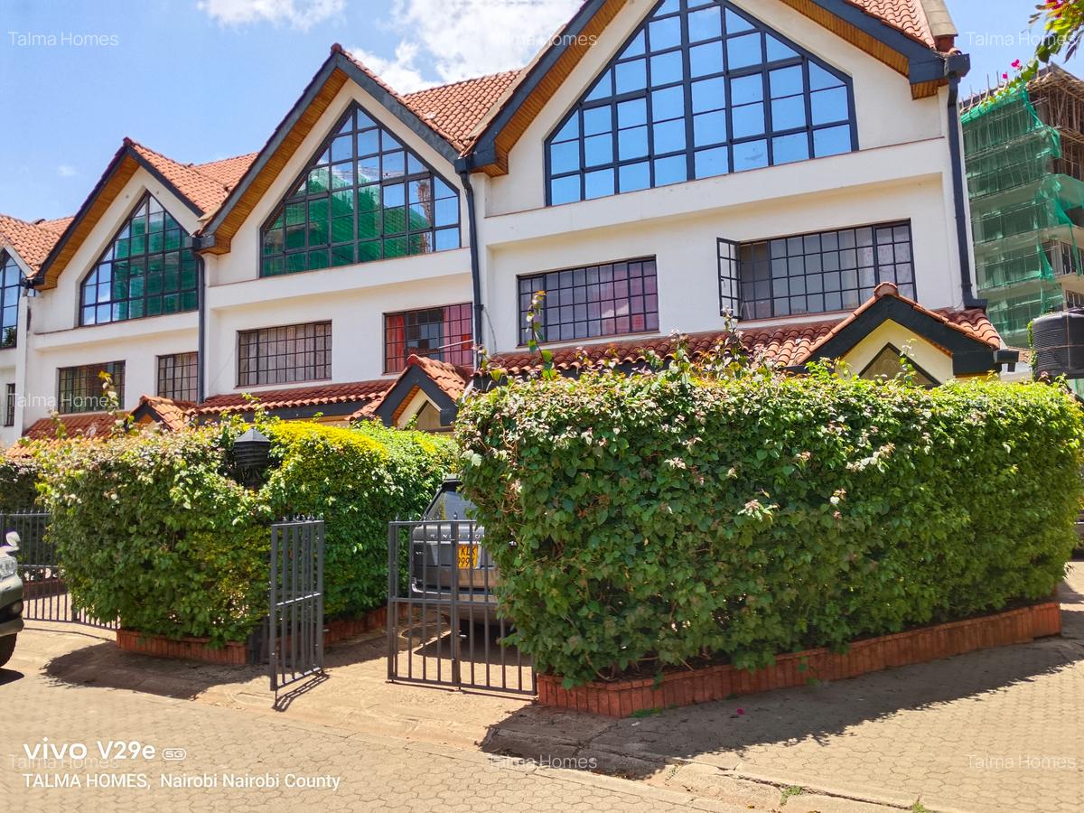 5 Bed Villa with En Suite at Off Brookside Grove - 1