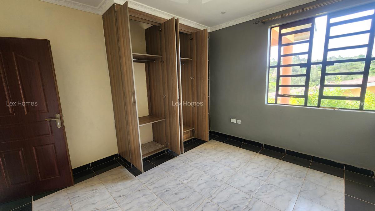 4 Bed House with En Suite at Kahuho - 12