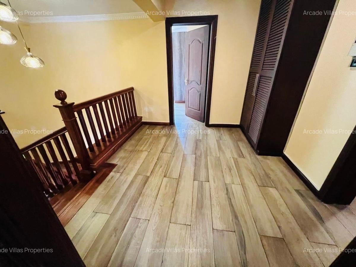 5 Bed Townhouse with En Suite in Lavington - 11