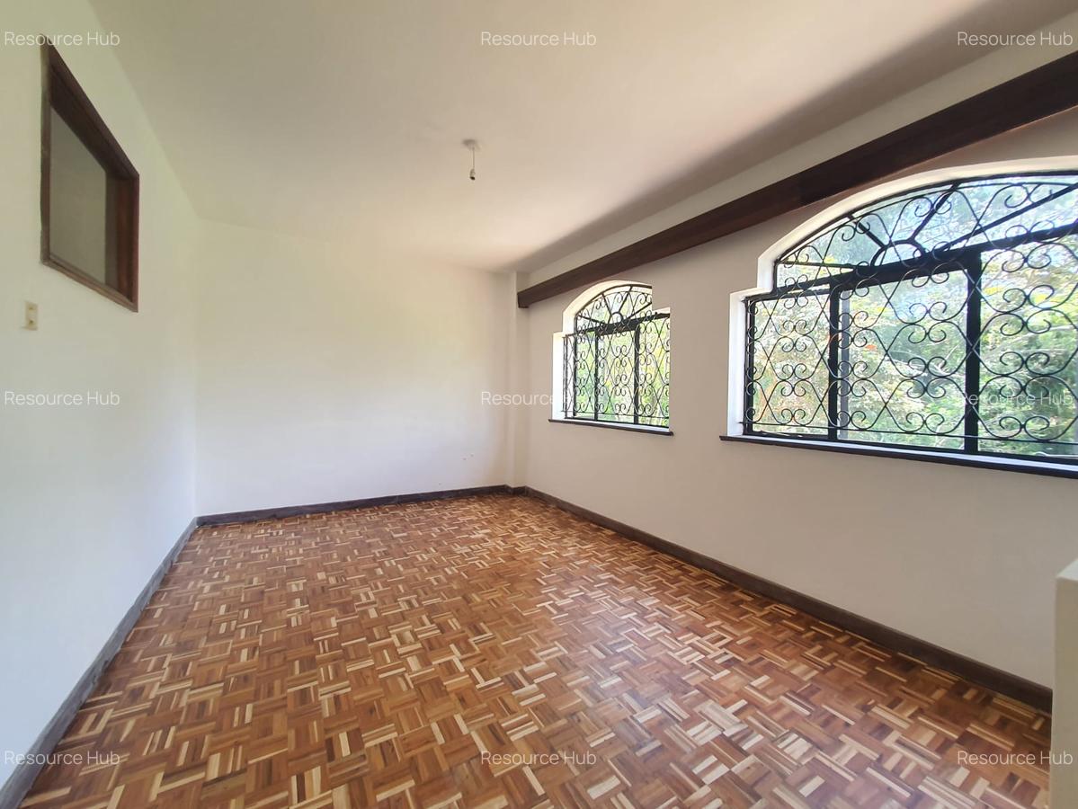 6 Bed House with En Suite in Nyari - 8