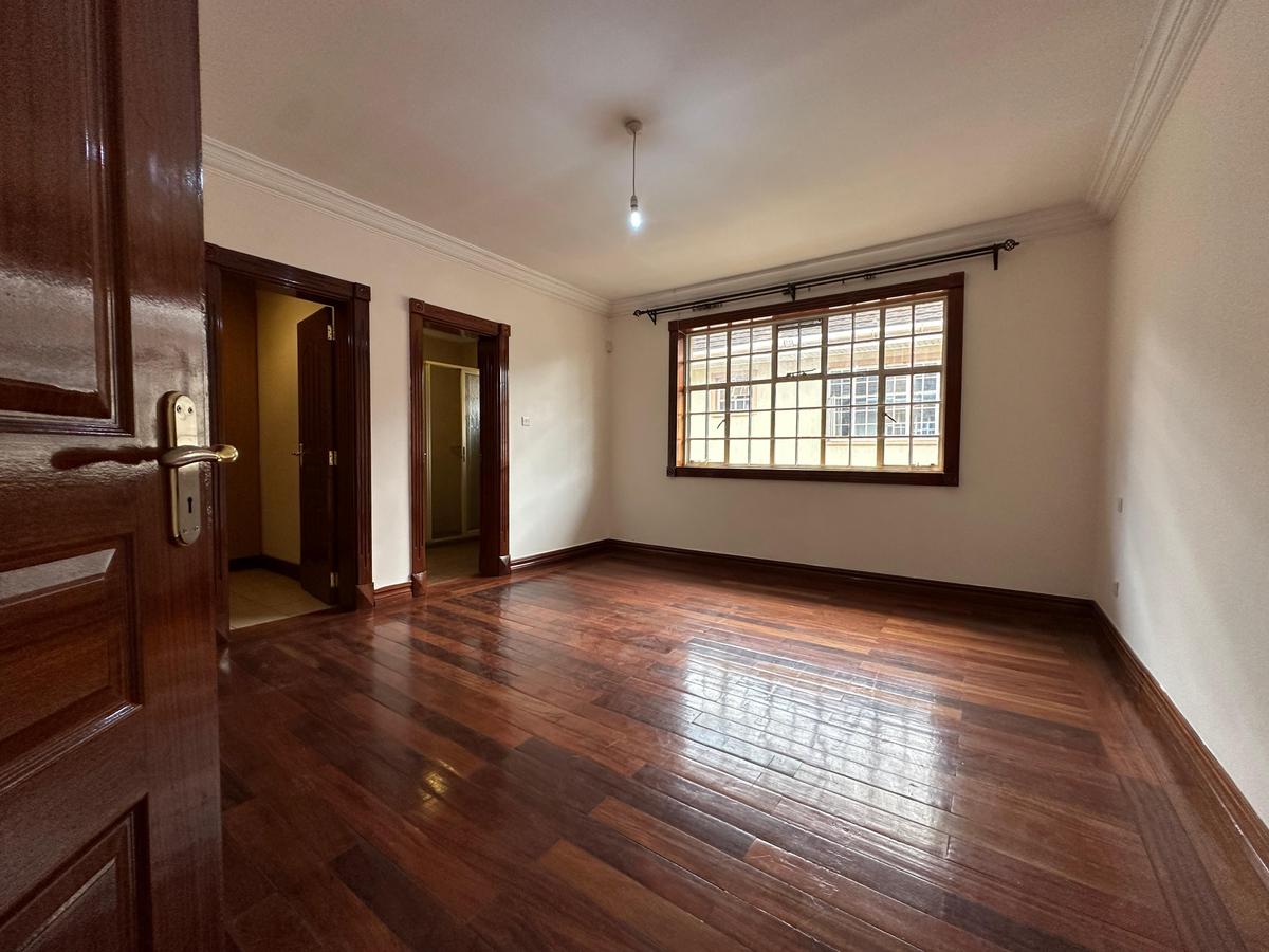 5 Bed Villa with En Suite at Lavington - 12