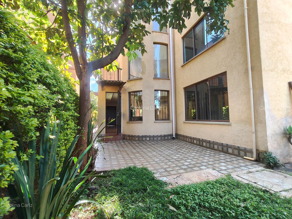 5 Bed Townhouse with En Suite at Brookside Drive - 2