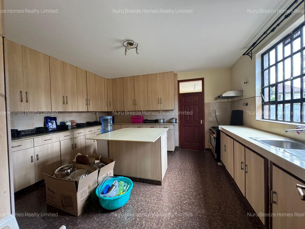 4 Bed House with En Suite in Runda - 11