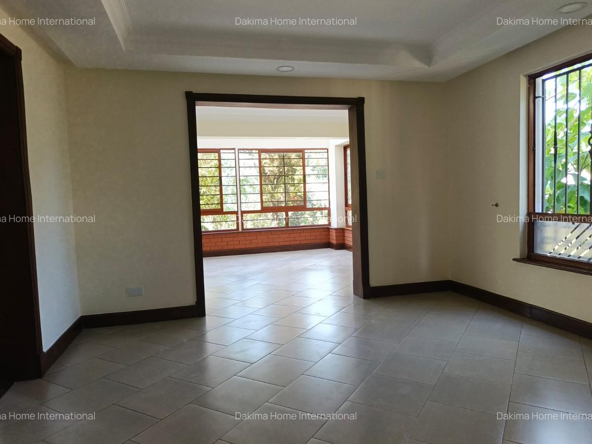 5 Bed Townhouse with En Suite in Spring Valley - 5