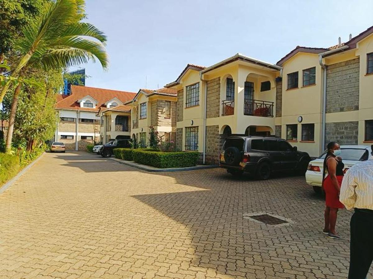 5 Bed Townhouse with En Suite at Lavington - 2