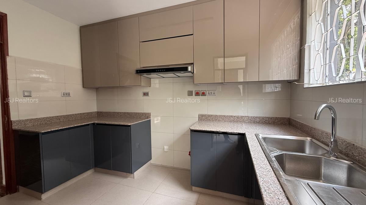 4 Bed Townhouse with En Suite in Rhapta Road - 5