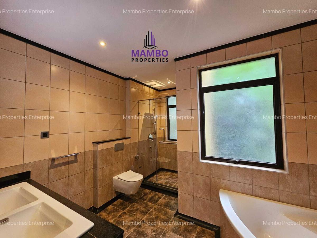 5 Bed Townhouse with En Suite at Lavington - 7