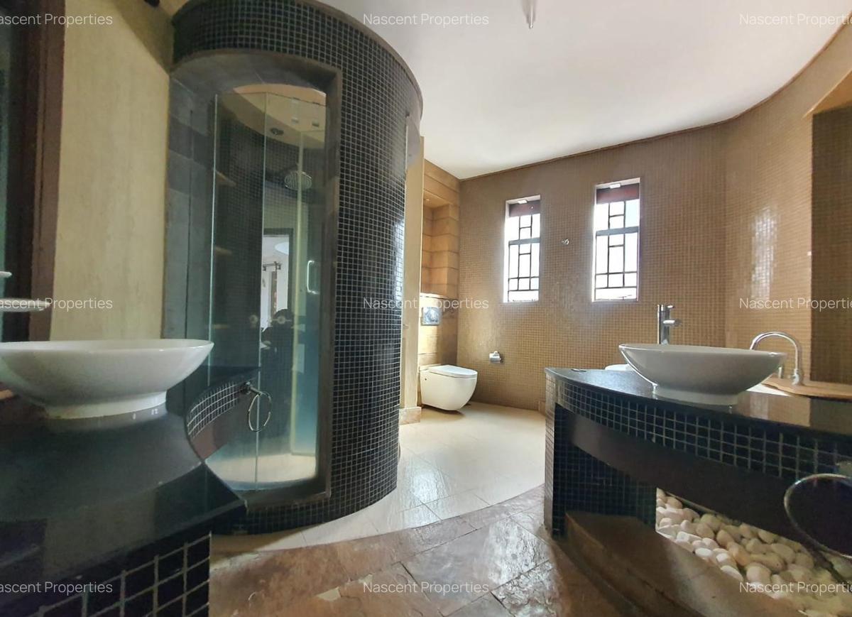 5 Bed Villa with En Suite at Lake View - 8