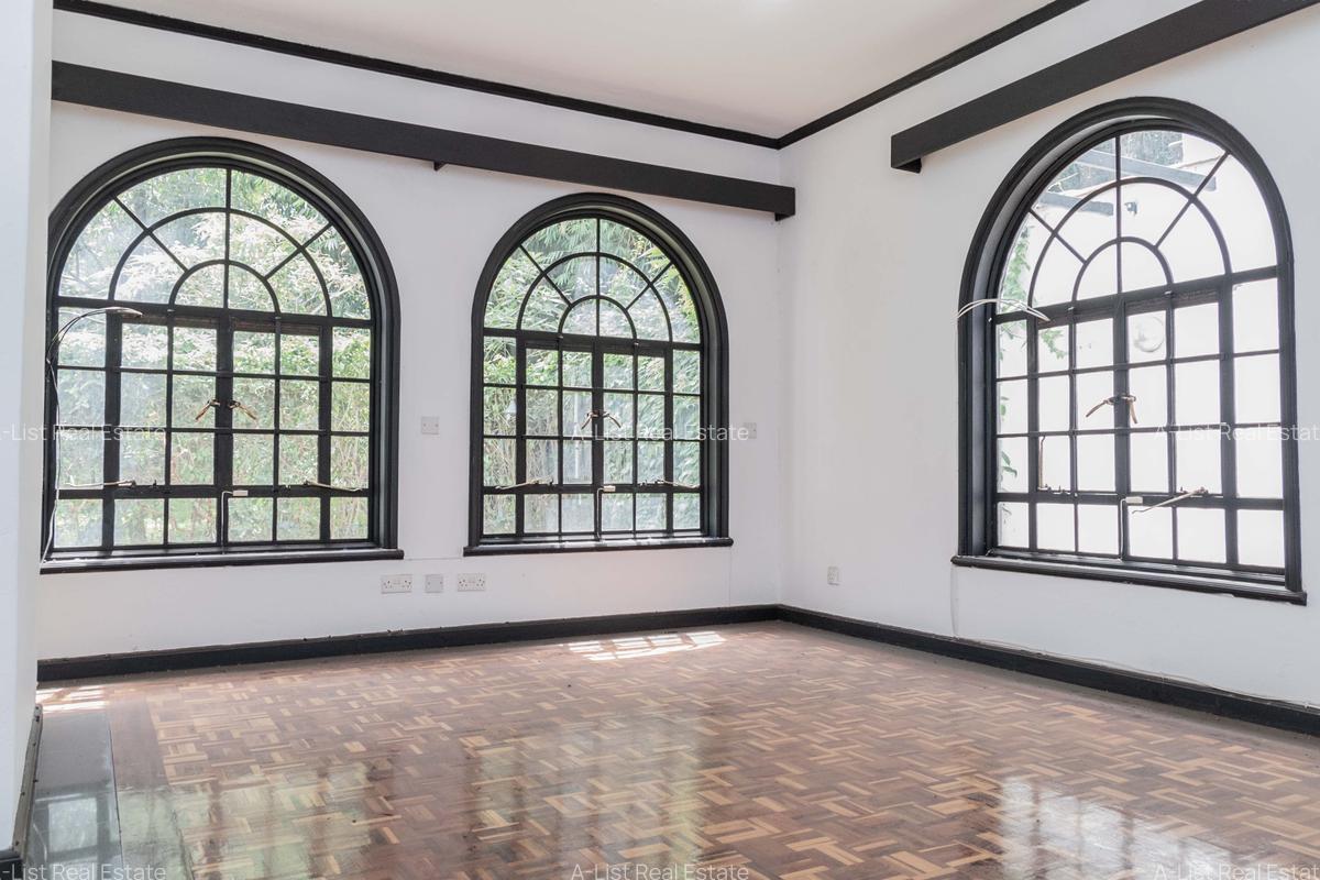 4 Bed Villa with En Suite at Riverside - 16