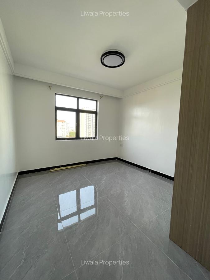 1 Bed Apartment with Swimming Pool in Kilimani - 4