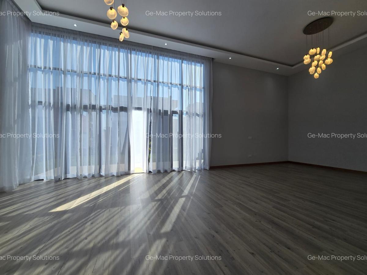 4 Bed House with En Suite in Membley - 5