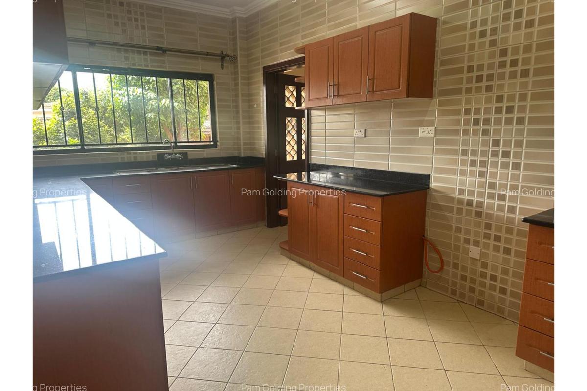 4 Bed Apartment at Brookside Drive - 4