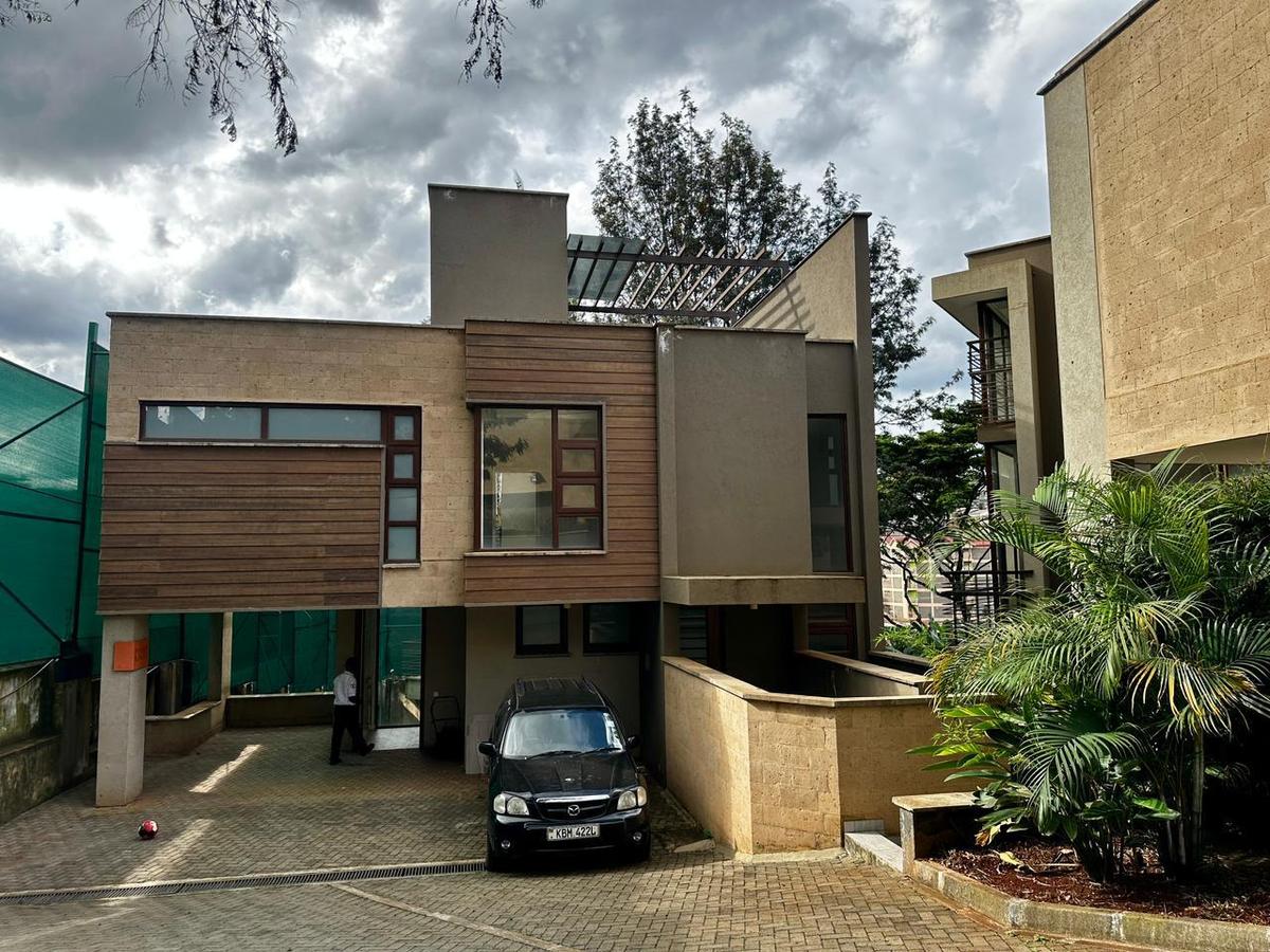 5 Bed House with En Suite at Lavington - 1