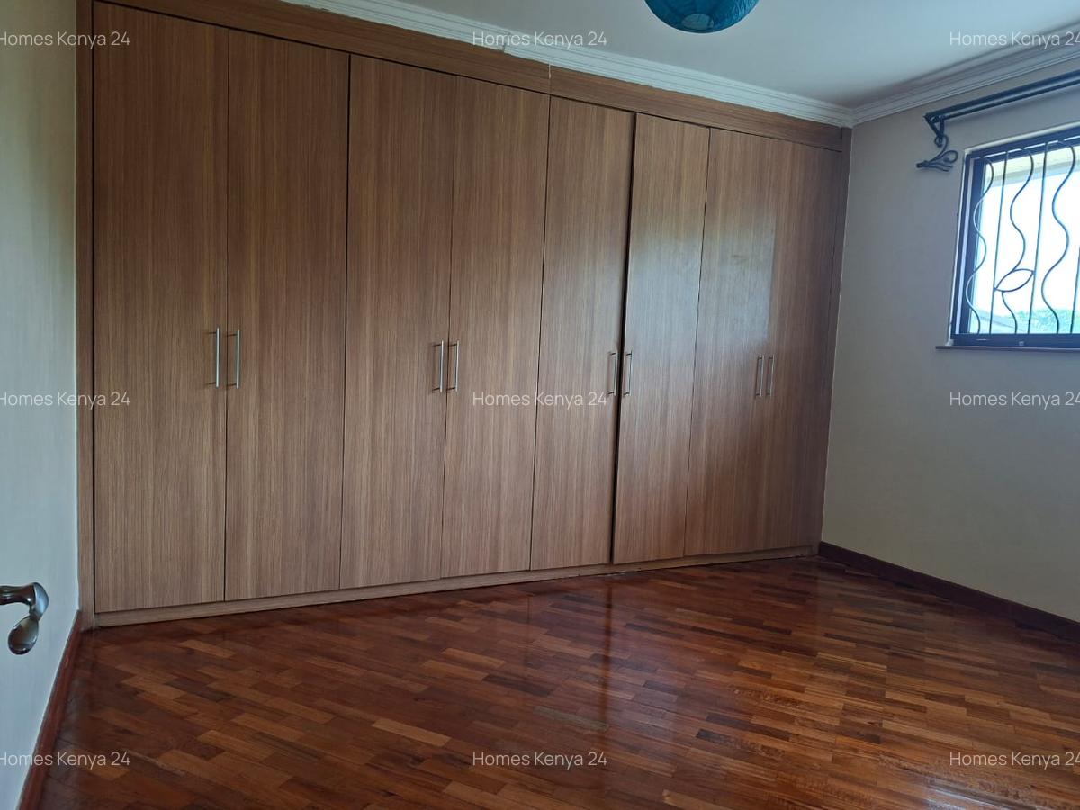 4 Bed Townhouse in Ridgeways - 12