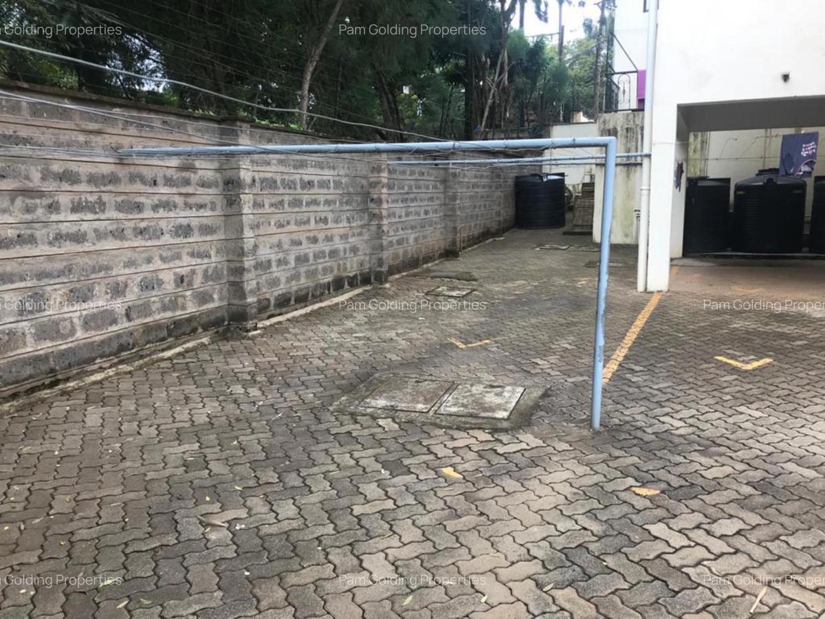 3 Bed Apartment with En Suite in Westlands Area - 19