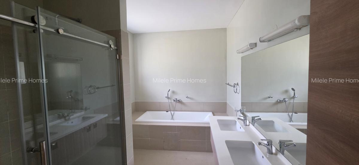 5 Bed Villa with En Suite in Lavington - 19