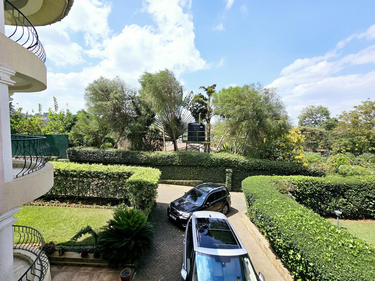 5 Bed Townhouse with En Suite at Lavington - 5