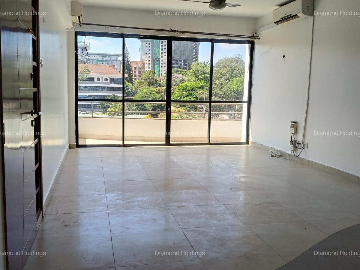 3 Bed Apartment with En Suite in Brookside - 7