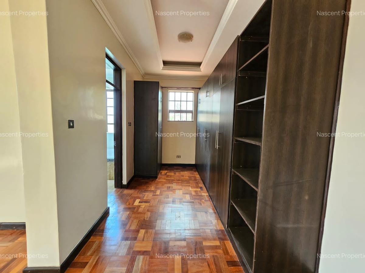 4 Bed House with En Suite in Rosslyn - 19