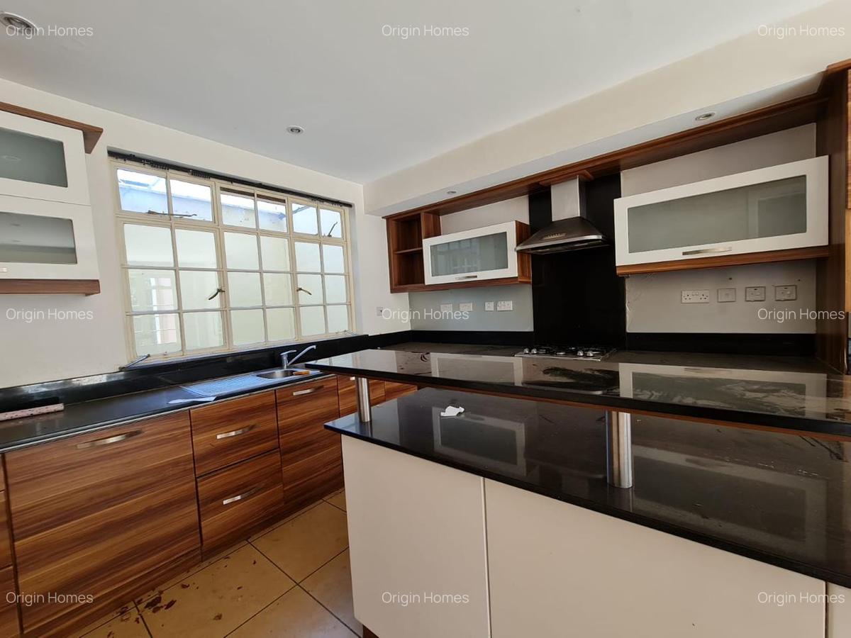 5 Bed Townhouse with En Suite at Spring Valley - 4