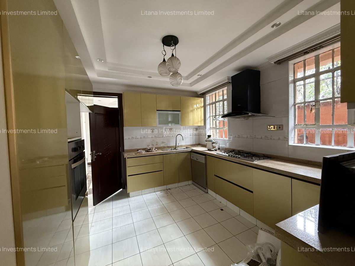 5 Bed Townhouse with En Suite in Lavington - 8