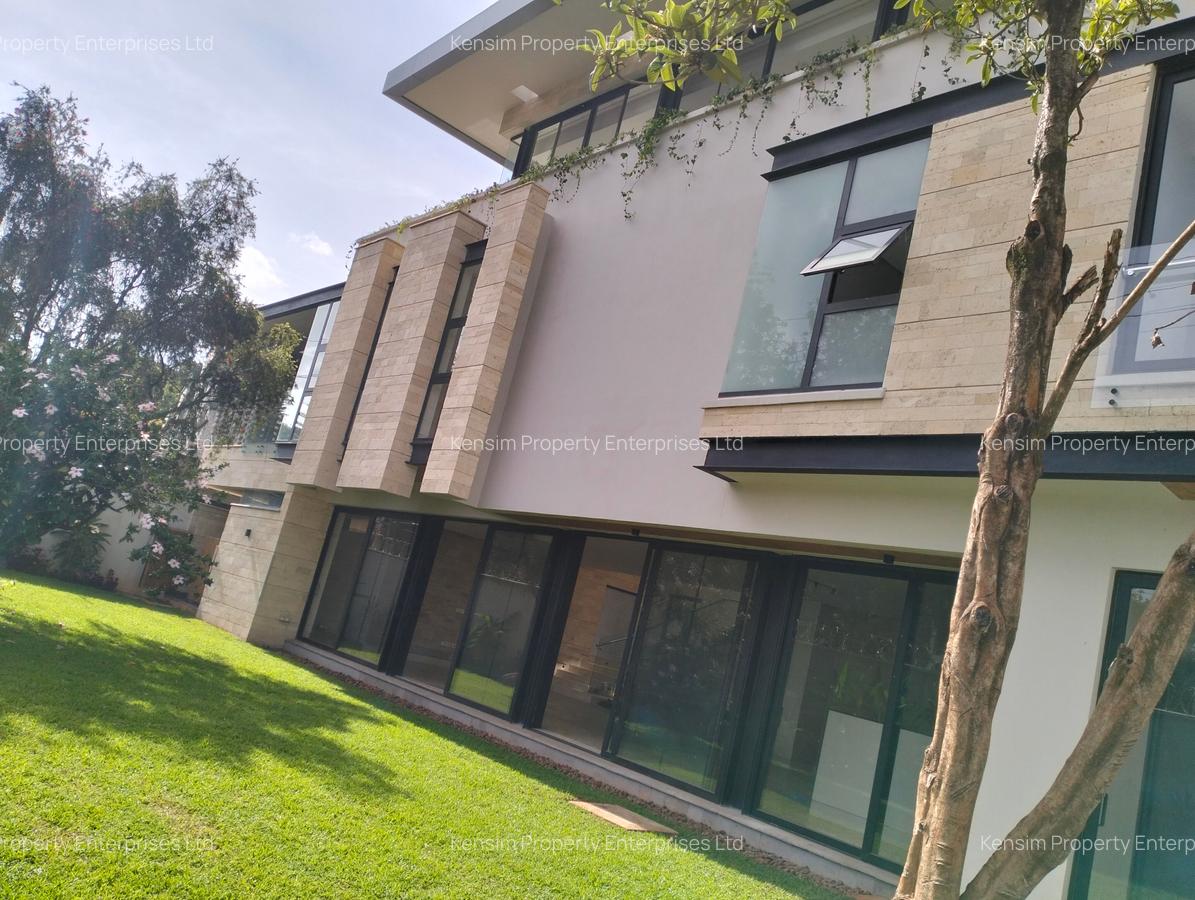 5 Bed Townhouse with En Suite in Brookside - 18