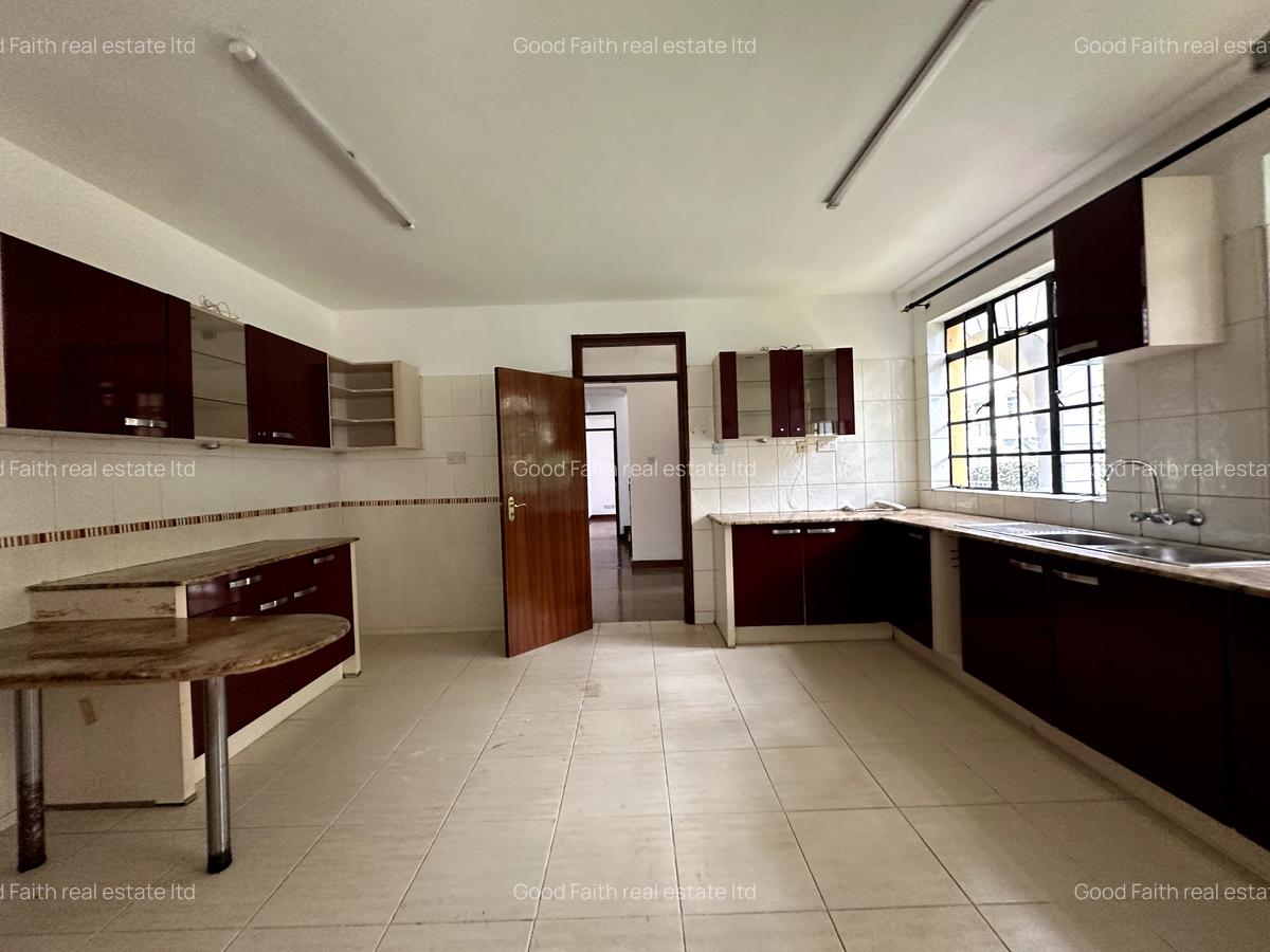 4 Bed Townhouse with En Suite in Lavington - 5
