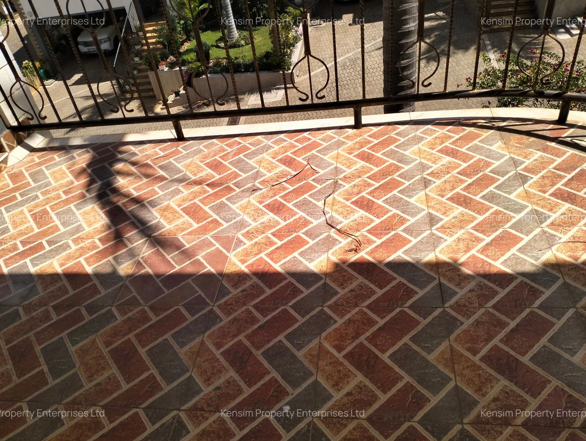 5 Bed Townhouse with En Suite in Westlands Area - 13