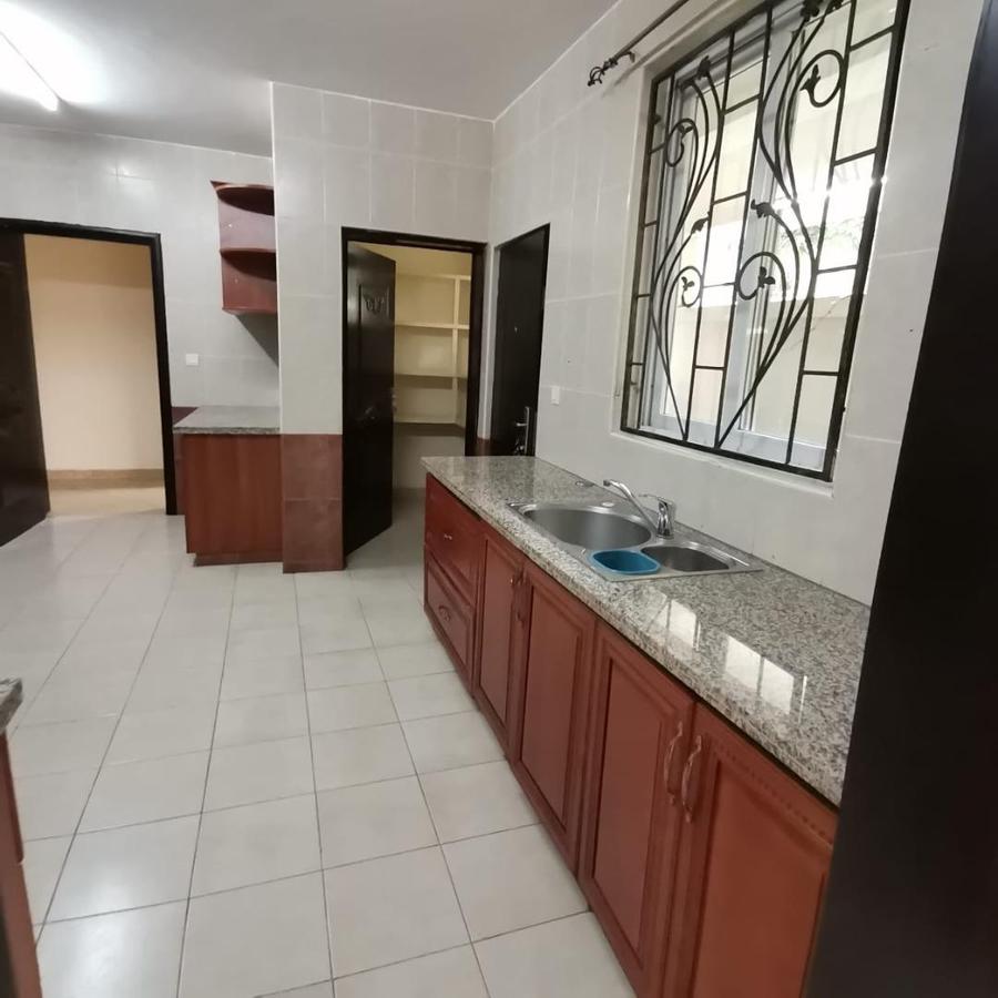 5 Bed Townhouse with En Suite at Lavington Green - 7