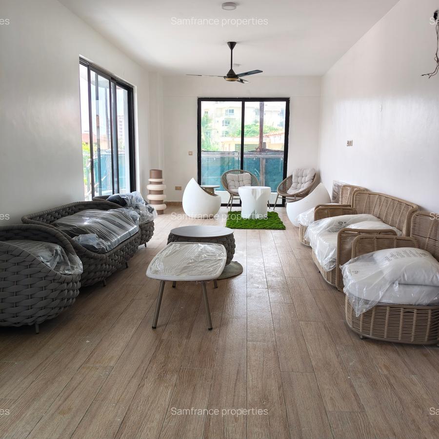 Serviced 2 Bed Apartment with En Suite at 2 Avanue - 3