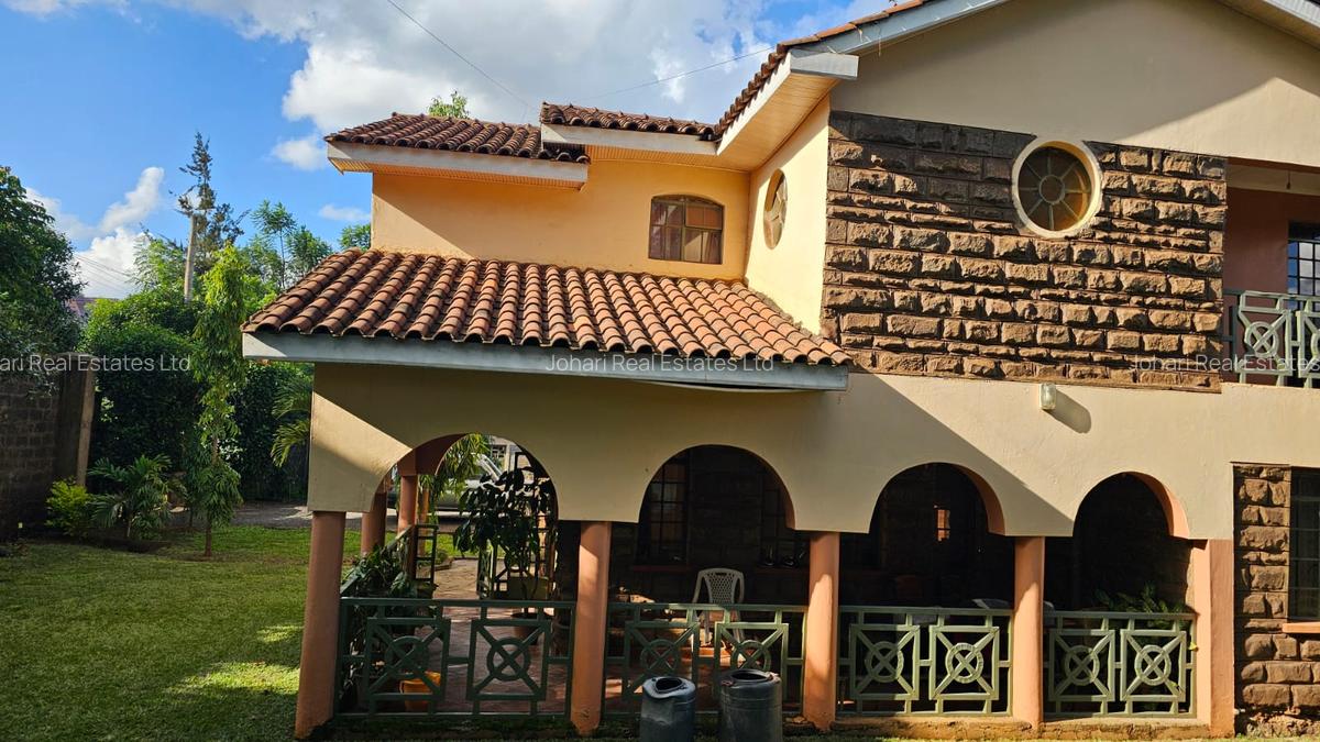 5 Bed House with En Suite in Membley - 1