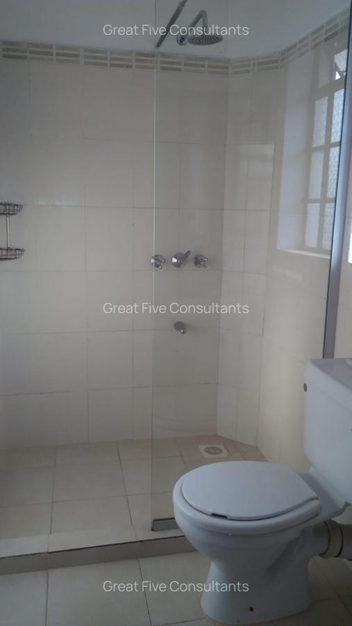 5 Bed Villa with En Suite in Runda - 4