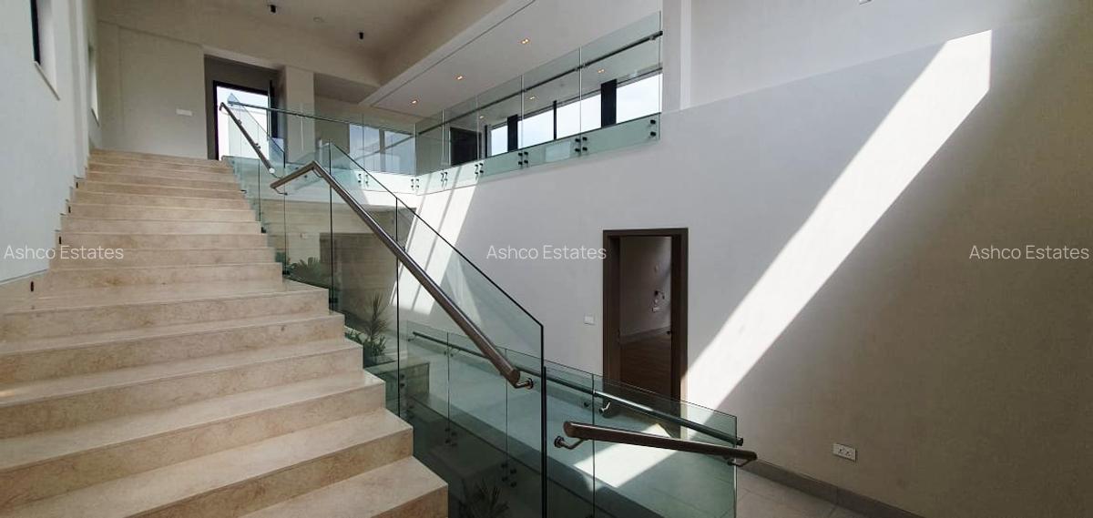 5 Bed Villa with En Suite in Westlands Area - 16